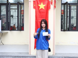 Cử tri trẻ xã Thạch Thất rạng rỡ thực hiện quyền công dân