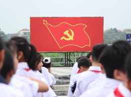 Trang trọng lễ thượng cờ tại xã đảo duy nhất tại Hà Nội