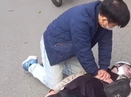 Giám đốc Sở Y tế Hà Nội ký quyết định khen thưởng đột xuất bác sĩ cứu người giữa đường, lan tỏa tinh thần y đức