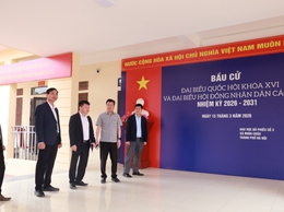 Đoàn công tác xã Minh Châu kiểm tra công tác chuẩn bị bầu cử tại các khu vực bỏ phiếu