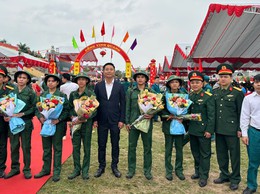 Thanh niên Minh Châu hăng hái lên đường nhập ngũ năm 2026.
