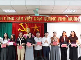 Trung tâm Chính trị phường Chương Mỹ bế giảng lớp bồi dưỡng nhận thức về Đảng khóa I năm 2026

