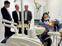 Mỗi người dân cần chủ động chăm sóc sức khỏe răng miệng cho bản thân và gia đình