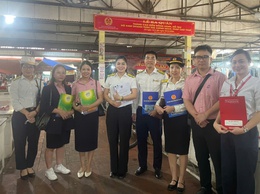 Thuế cơ sở 24 thành phố Hà Nội ra quân hỗ trợ hộ kinh doanh tuân thủ chính sách, pháp luật thuế