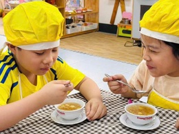 Đảm bảo an toàn thực phẩm tại Trường Mầm non Xuân La: Quy trình chặt chẽ từ tiếp nhận đến chế biến