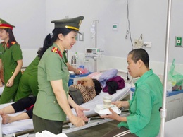 Trao tặng suất ăn miễn phí cho bệnh nhân điều trị nội trú tại bệnh viện Đa khoa Thường Tín