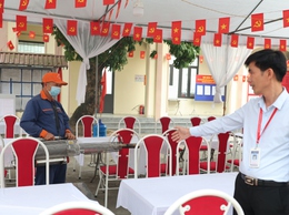 Trạm Y tế xã Thạch Thất phun khử khuẩn các điểm bầu cử, chủ động đảm bảo an toàn y tế phục vụ ngày hội toàn dân