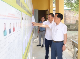 Các đoàn kiểm tra công tác chuẩn bị bầu cử tại các khu vực bầu cử trên địa bàn xã Hòa Phú