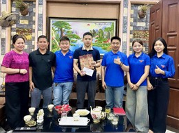 Chi đoàn thôn Phú Đức đã tổ chức chương trình gặp mặt, thăm hỏi, động viên và tặng quà các thanh niên ưu tú