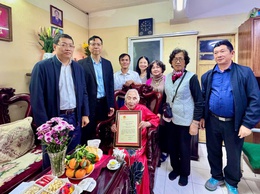 ĐẢNG ỦY – HĐND – UBND – UBMTTQ VN PHƯỜNG VĂN MIẾU – QUỐC TỬ GIÁM TỔ CHỨC TRAO THIỆP CHÚC THỌ NGƯỜI CAO TUỔI NHÂN DỊP XUÂN BÍNH NGỌ 2026