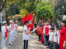 Dấu ấn thiêng liêng trong Lễ kết nạp đội viên mới tại Đền Đô