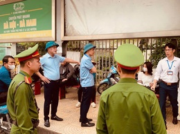 Phường Tây Tựu tiếp tục ra quân xử lý vi phạm văn minh đô thị trên địa bàn