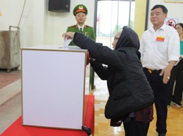 Cử tri xã Trung Giã nô nức tham gia Ngày hội nôn sông - ngày bầu cử đại biểu Quốc hội khóa XVI và đại biểu HĐND các cấp nhiệm kỳ 2026-2031