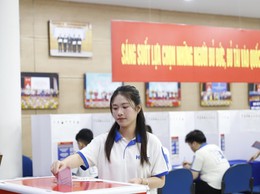 Cử tri phường Bạch Mai náo nức thực hiện quyền công dân trong ngày hội lớn