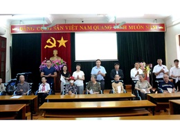 PHƯỜNG SƠN TÂY TỔ CHỨC TẬP HUẤN VÀ TRAO XE LĂN CHO NGƯỜI KHUYẾT TẬT