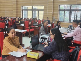 Ngân hàng Chính sách xã hội Tây Hồ triển khai giao dịch không dùng tiền mặt tại các điểm giao dịch lưu động