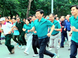 Sôi nổi Ngày chạy Olympic vì sức khỏe toàn dân và chung kết Giải chạy Báo Hànộimới lần thứ I - vì hòa bình phường Xuân Phương năm 2026