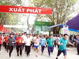 Hơn 500 cán bộ và nhân dân phường Chương Mỹ hưởng ứng Ngày chạy Olympic vì sức khỏe toàn dân