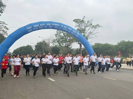 Sôi nổi Ngày chạy Olympic vì sức khỏe toàn dân, phát động Giải chạy Báo Hànộimới - Vì hòa bình lần thứ 51 tại xã Thuận An