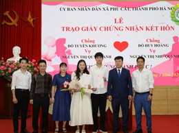 PHÚ CÁT TỔ CHỨC TRAO GIẤY CHỨNG NHẬN KẾT HÔN, LAN TỎA MÔ HÌNH CHÍNH QUYỀN THÂN THIỆN