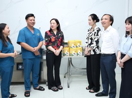 Lãnh đạo xã Vân Đình thăm, dâng hương tại Phủ Ứng Thiên và khảo sát cơ sở sản xuất chả vịt Thúy Mạnh