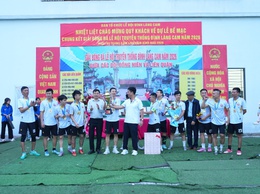 Lễ bế mạc giải bóng đá chào mừng Lễ hội truyền thống làng Cam năm 2026