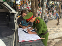 Xử lý một số hộ dân bày bán cây cảnh chiếm vỉa hè