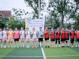 Sôi nổi giao lưu bóng đá nữ tại cụm Cẩm Lĩnh: Chào mừng tháng thanh niên và các sự kiện trọng đại