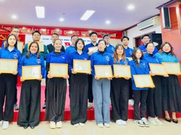 VINH DỰ ĐÓN NHẬN GIẤY KHEN - NIỀM TỰ HÀO CỦA CHI ĐOÀN TRƯỜNG MẦM NON THỊNH LIỆT  