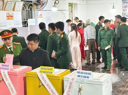 CÔNG AN XÃ XUÂN MAI GẮN KẾT TÔN GIÁO, TẬN TÂM VỚI NGƯỜI CAO TUỔI HƯỚNG TỚI NGÀY HỘI NON SÔNG