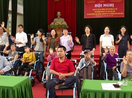 Hội nghị trao xe lăn và hướng dẫn sử dụng xe lăn cho người khuyết tật trên địa bàn 4 xã Phú Xuyên, Đại Xuyên, Chuyên Mỹ và Phượng Dực.
