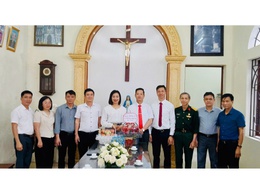 LÃNH ĐẠO XÃ NGỌC HỒI THĂM, CHÚC MỪNG NGÀY LỄ QUAN THẦY GIÁO HỌ NGỌC HỒI