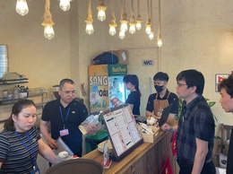 Long Biên tăng cường kiểm soát an toàn thực phẩm, giảm rõ vi phạm