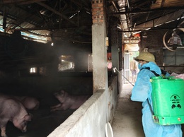 Đại Xuyên thực hiện tốt công tác  phun vệ sinh tiêu độc khử trùng trên địa bàn  xã