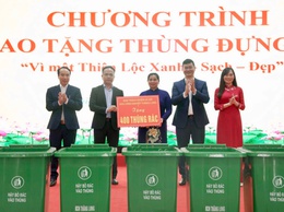 Chương trình trao tặng thùng đựng rác 