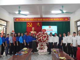 Lãnh đạo xã tặng hoa và chúc mừng Đoàn Thanh niên xã nhân dịp kỷ niệm 95 năm Ngày thành lập Đoàn Thanh niên Cộng sản Hồ Chí Minh (26/3/1931 – 26/3/2026).