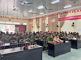 Công an xã Xuân Mai tập huấn kỹ năng điều khiển, phân luồng giao thông và hỗ trợ giải quyết một số tình huống khi tham gia bảo đảm trật tự an toàn giao thông