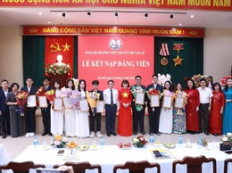 Đảng bộ Trường THPT Chuyên Chu Văn An: Bước tiến mới trong phát triển đảng viên trẻ