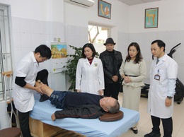 Đau cổ vai gáy gia tăng ở dân văn phòng, nguy cơ tổn thương thần kinh nếu chủ quan