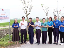 ỨNG HÒA GẮN BIỂN 2 CÔNG TRÌNH HÀNG CÂY CHÀO MỪNG CÁC SỰ KIỆN TRỌNG ĐẠI.