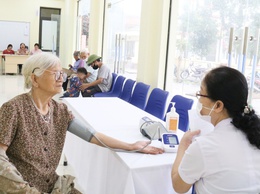 Trạm Y tế xã Quảng Bị tổ chức khám, lập hồ sơ sức khỏe cho người cao tuổi năm 2026