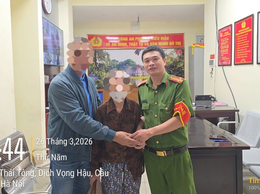 Công an phường Cầu giấy giúp đỡ cụ bà đi lạc trở về với gia đình