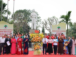 Phường Tây Hồ ra mắt CLB Văn nghệ - Dân vũ và CLB Thơ người cao tuổi