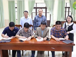 Phú Cát phát động phong trào toàn dân bảo vệ môi trường, ký cam kết với các thôn trên địa bàn