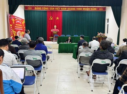  ĐỒNG CHÍ ĐINH HỮU BÌNH, PHÓ BÍ THƯ ĐẢNG ỦY, CHỦ TỊCH UBND XÃ DỰ SINH HOẠT CHI BỘ THÔN TRƯỜNG XUÂN
QUYẾT TÂM HOÀN THÀNH TỐT NHIỆM VỤ BẦU CỬ