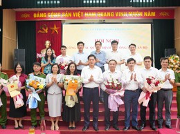 Xã Dương Hoà công bố và trao các Quyết định về công tác cán bộ