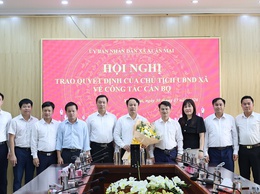 UBND xã Xuân Mai tổ chức trao Quyết định bổ nhiệm chức vụ Giám đốc Trung tâm Dịch vụ tổng hợp xã Xuân Mai