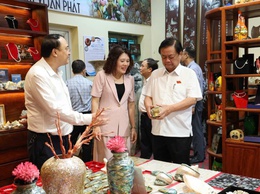 Đồng chí Phó Chủ tịch Quốc hội Lê Minh Hoan về thăm, làm việc tại xã Chuyên Mỹ