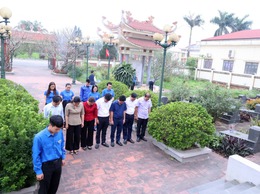 Đoàn thanh niên xã Hòa Phú: Tổ chức viếng Nghĩa trang Liệt sĩ nhân dịp hướng tới Đại hội đại biểu Hội Liên hiệp Thanh niên Việt Nam