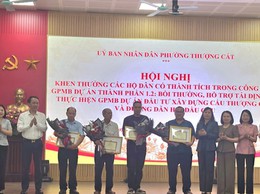 Khen thưởng 5 hộ gia đình tiêu biểu bàn giao mặt bằng dự án cầu Thượng Cát